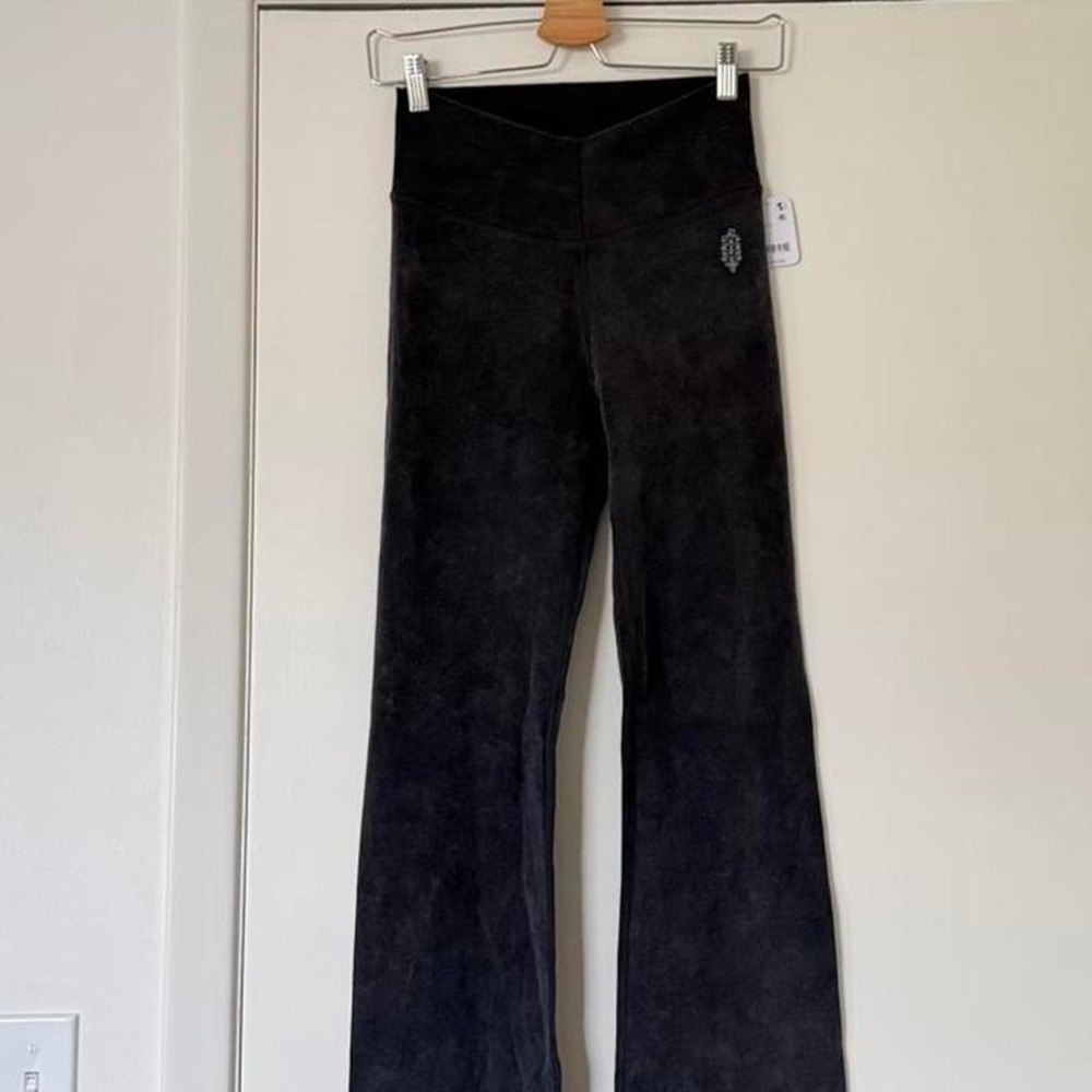 Free People Movement Ribbed Flare Leggings Washed Black XS/S New With Tags - Picture 8 of 8